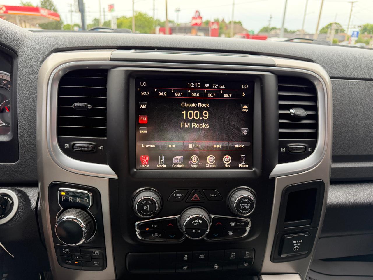 RAM 1500 Big Horn 4x4 Crew Cab 5'7" Box 2017