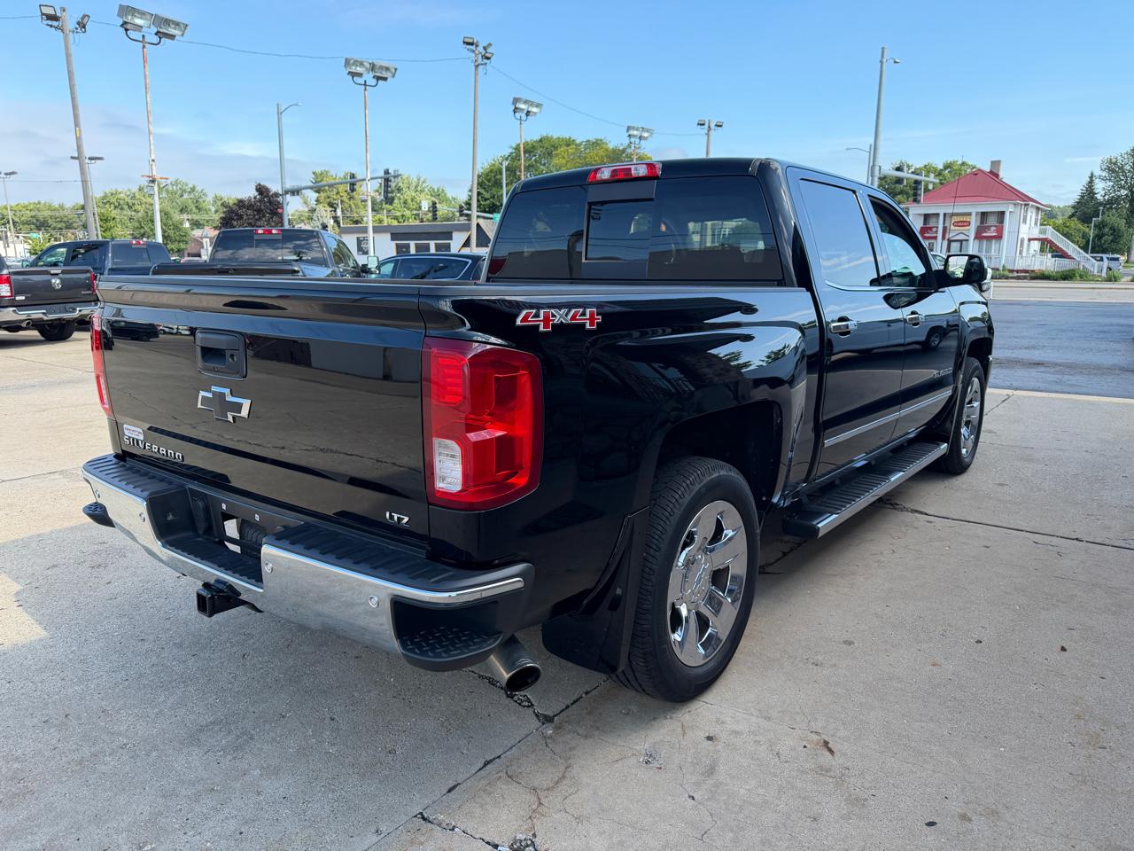 Chevrolet Silverado 1500 4WD Crew Cab 143.5" LTZ w/1LZ 2017