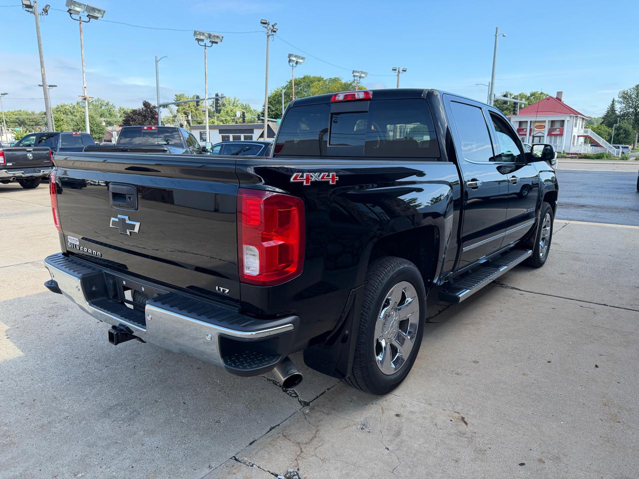 Chevrolet Silverado 1500 4WD Crew Cab 143.5" LTZ w/1LZ 2017