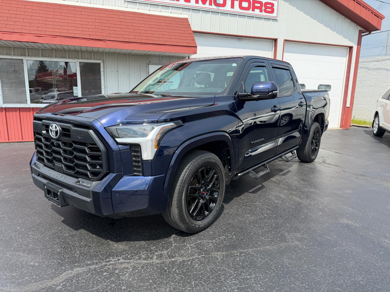 Toyota Tundra 4WD SR5 CrewMax 5.5' Bed (Natl) 2022