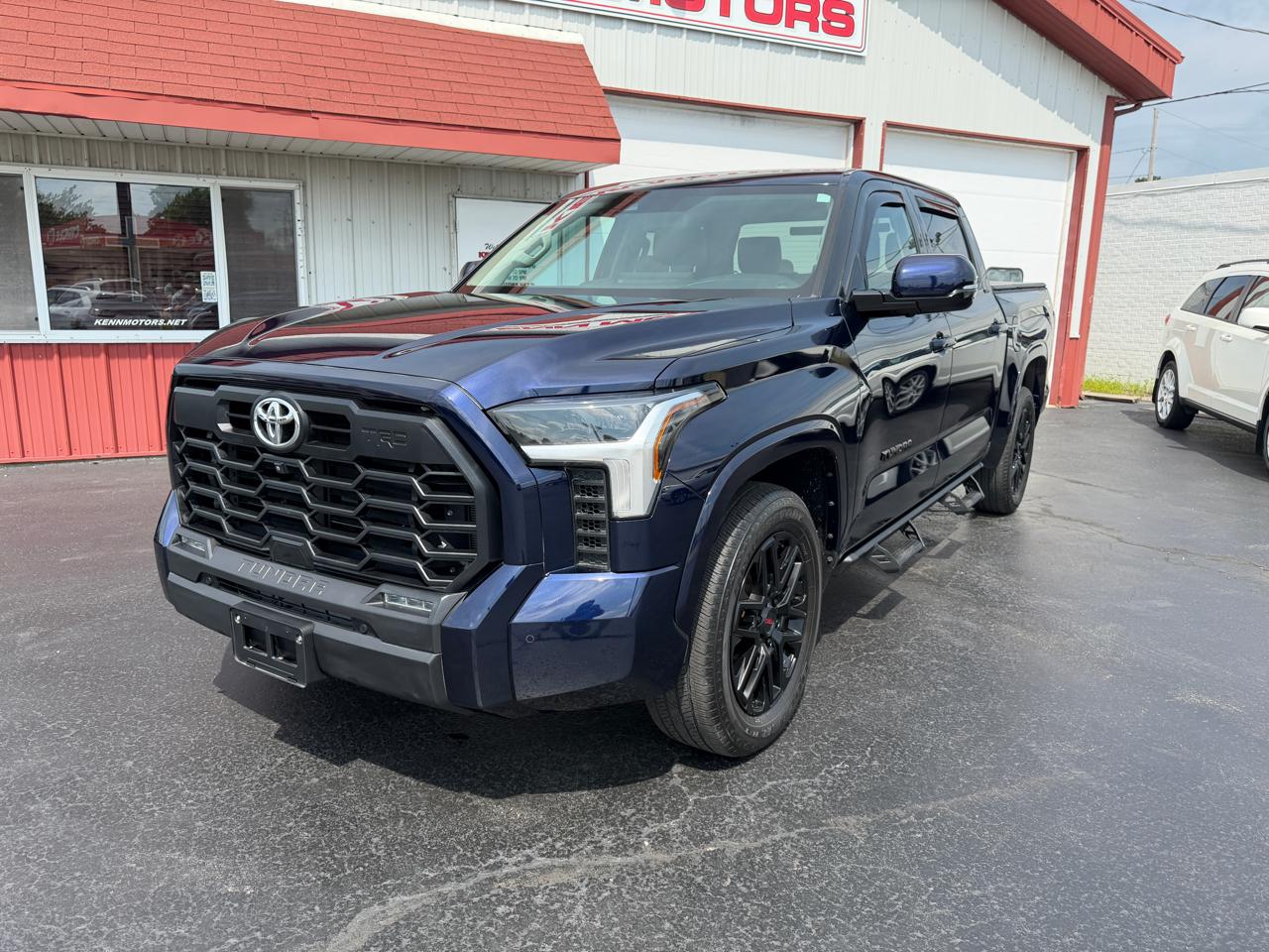 Toyota Tundra 4WD SR5 CrewMax 5.5' Bed (Natl) 2022