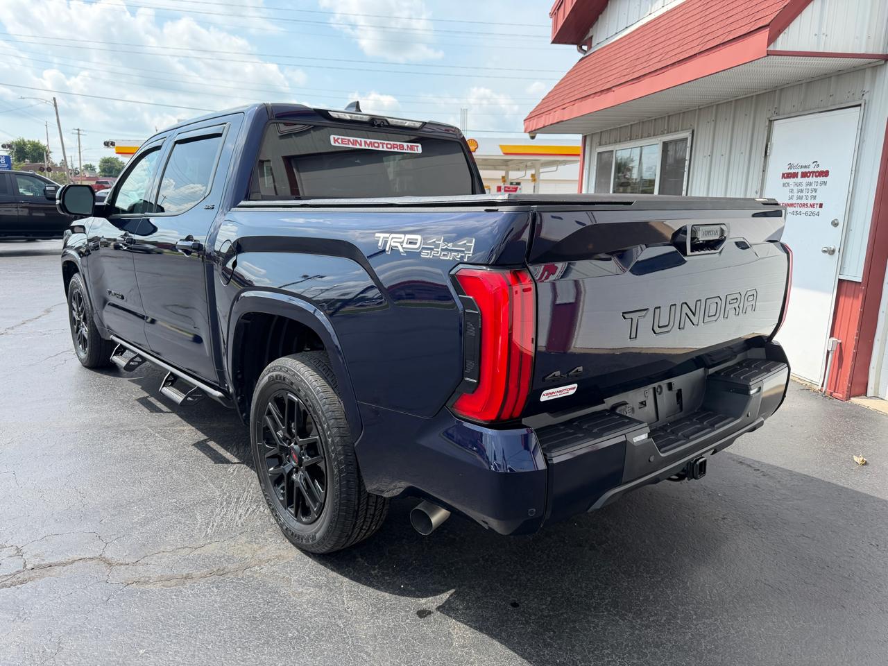 Toyota Tundra 4WD SR5 CrewMax 5.5' Bed (Natl) 2022