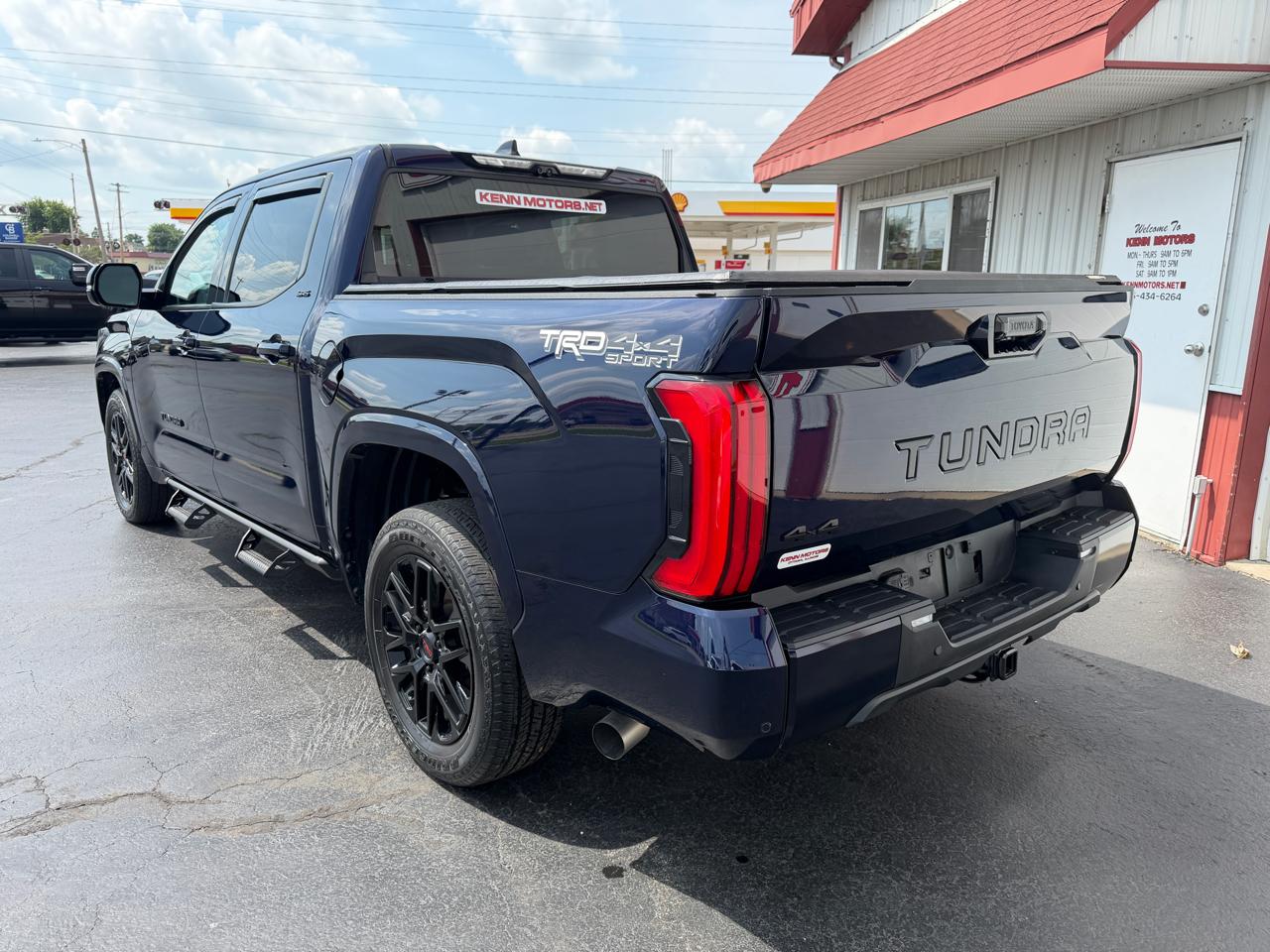 Toyota Tundra 4WD SR5 CrewMax 5.5' Bed (Natl) 2022