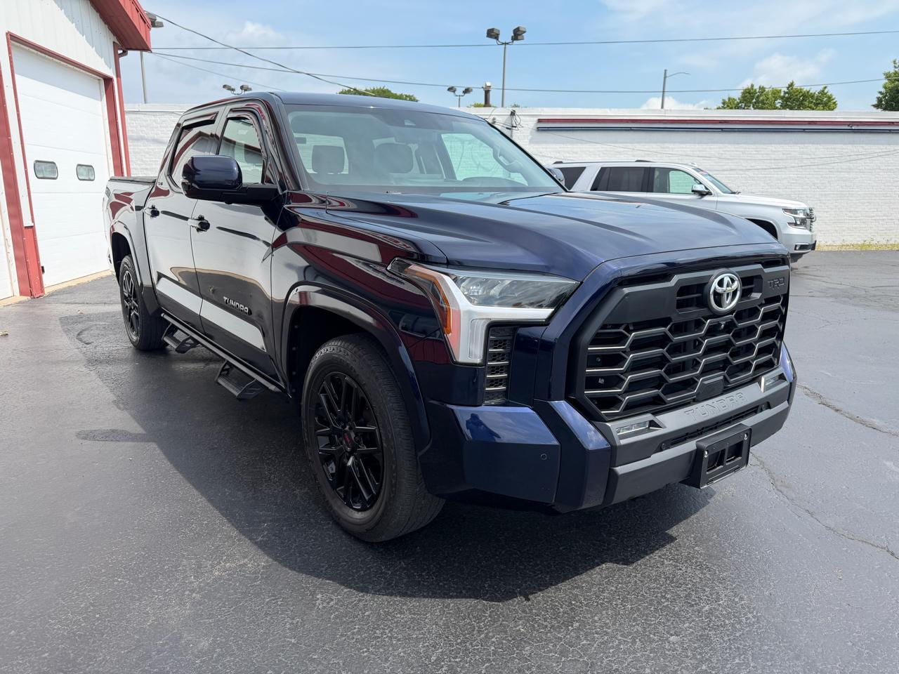 Toyota Tundra 4WD SR5 CrewMax 5.5' Bed (Natl) 2022