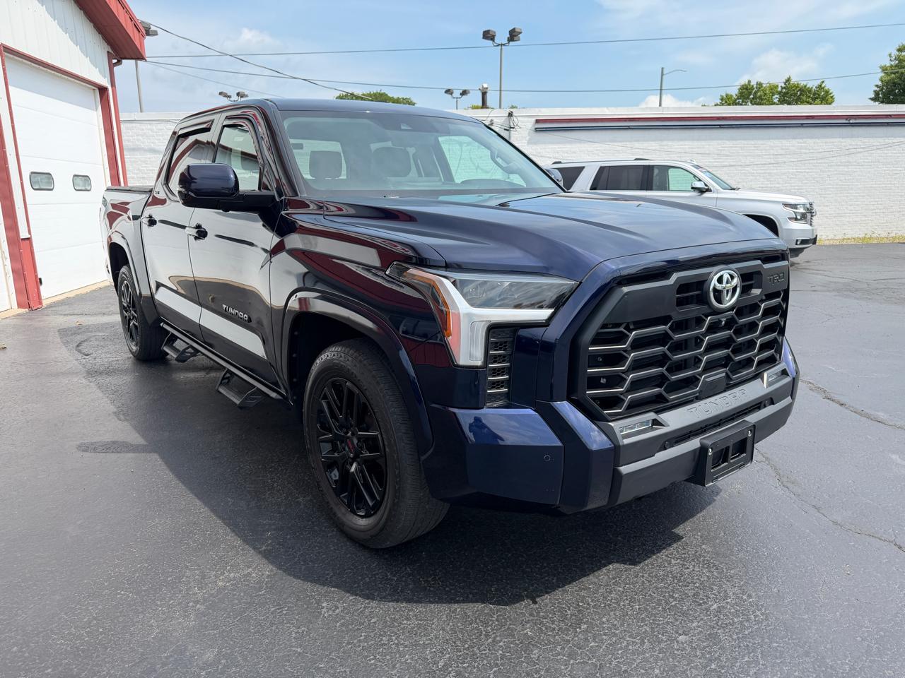 Toyota Tundra 4WD SR5 CrewMax 5.5' Bed (Natl) 2022