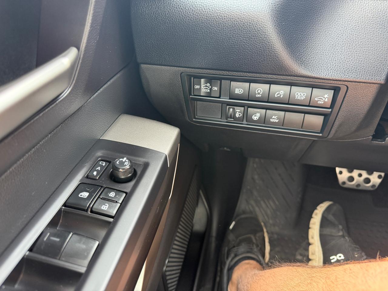 Toyota Tundra 4WD SR5 CrewMax 5.5' Bed (Natl) 2022