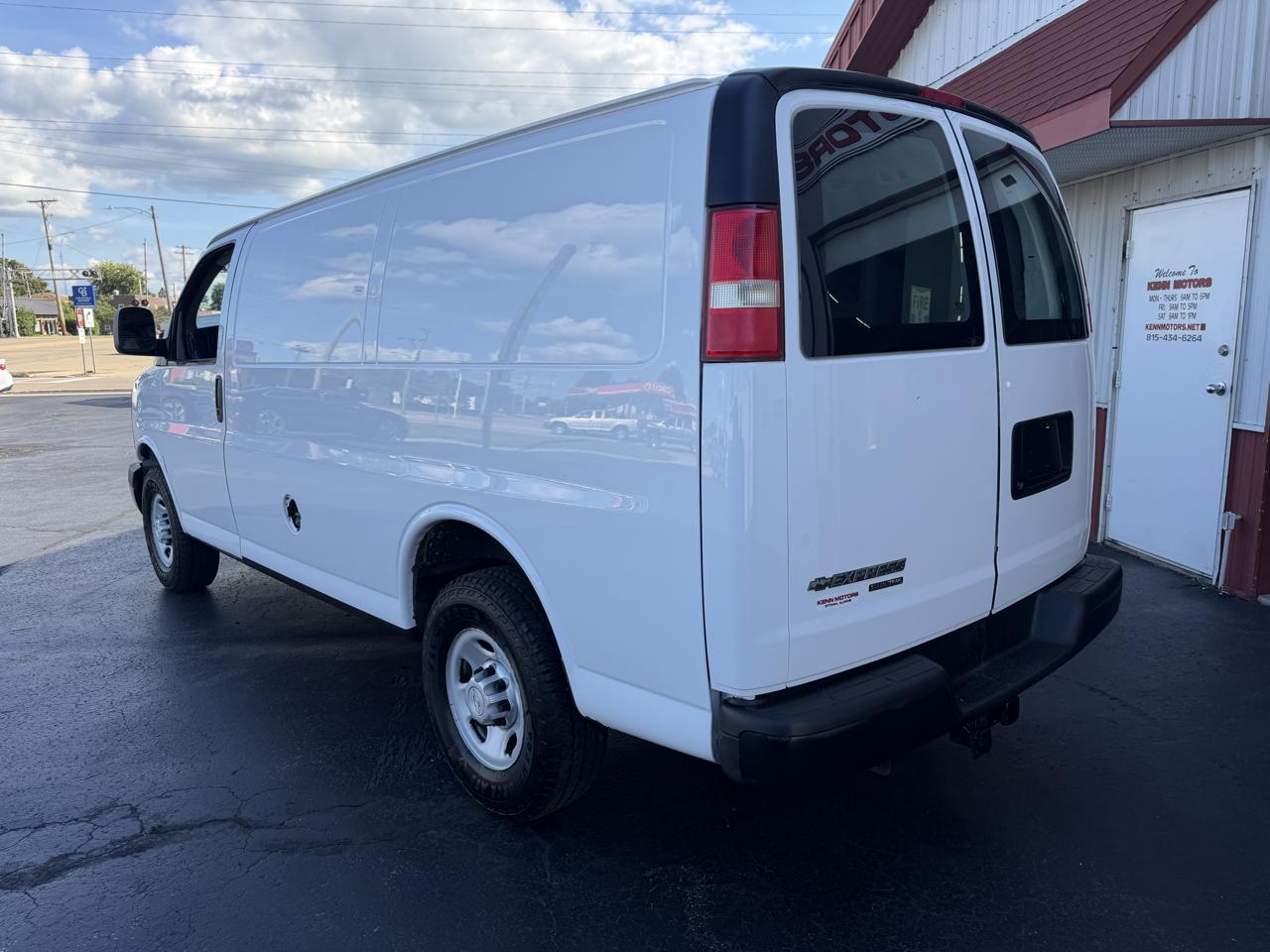 Chevrolet Express Cargo Van RWD 2500 135" 2015
