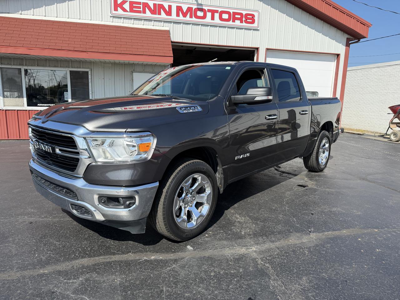 RAM 1500 Big Horn 4x4 Crew Cab 5'7" Box 2020