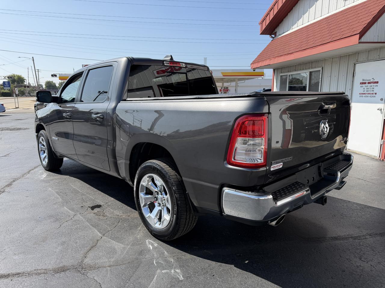 RAM 1500 Big Horn 4x4 Crew Cab 5'7" Box 2020