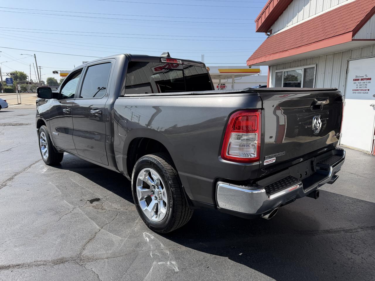 RAM 1500 Big Horn 4x4 Crew Cab 5'7" Box 2020