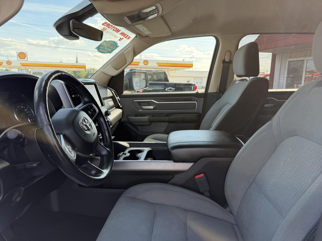 RAM 1500 Big Horn 4x4 Crew Cab 5'7" Box 2020