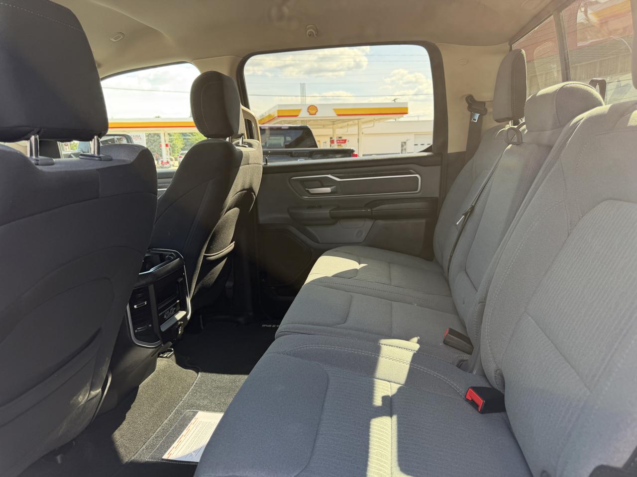 RAM 1500 Big Horn 4x4 Crew Cab 5'7" Box 2020