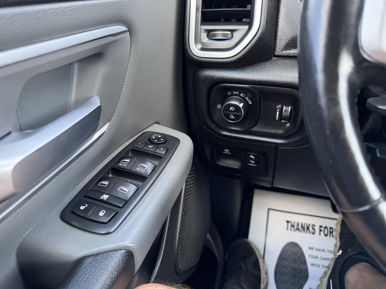 RAM 1500 Big Horn 4x4 Crew Cab 5'7" Box 2020
