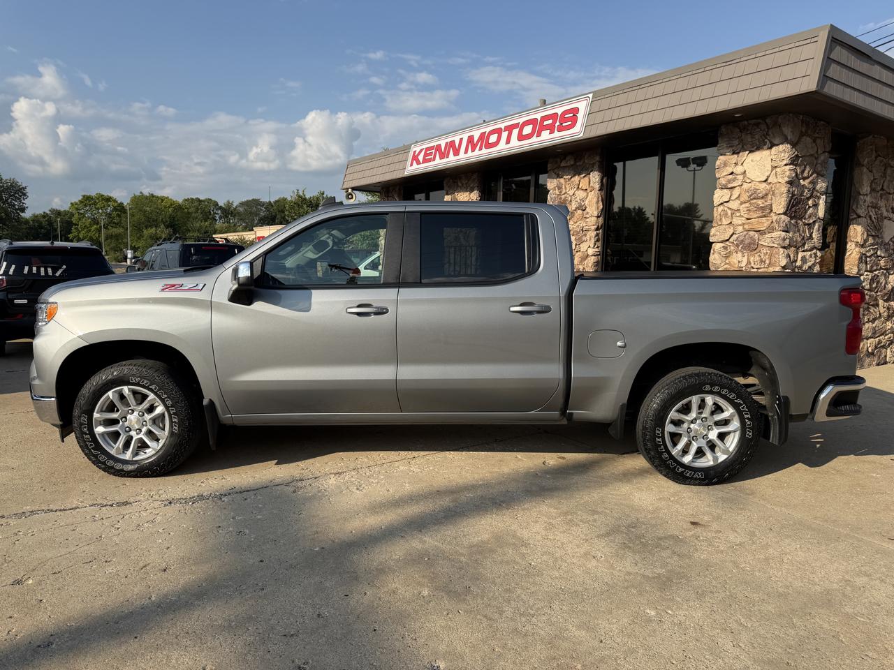 Chevrolet Silverado 1500 4WD Crew Cab 147" LT w/1LT 2023