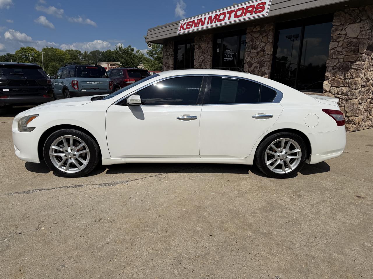 Nissan Maxima 4dr Sdn V6 CVT 3.5 SV 2011