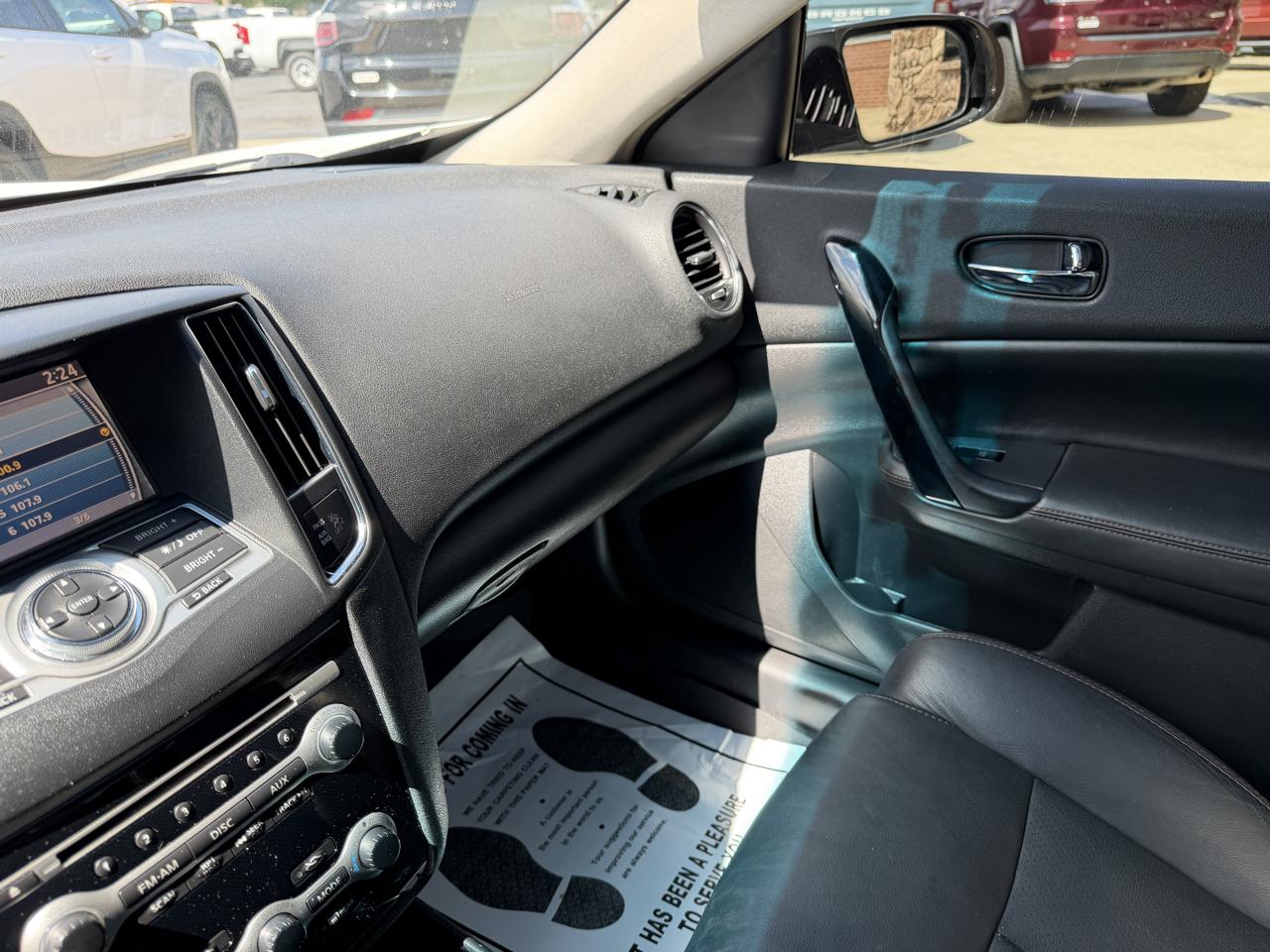 Nissan Maxima 4dr Sdn V6 CVT 3.5 SV 2011