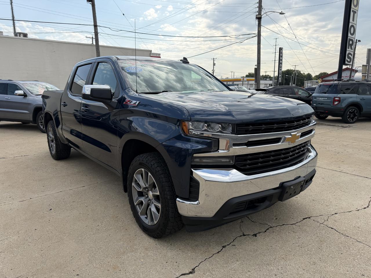 Chevrolet Silverado 1500 4WD Crew Cab 147" LT 2020