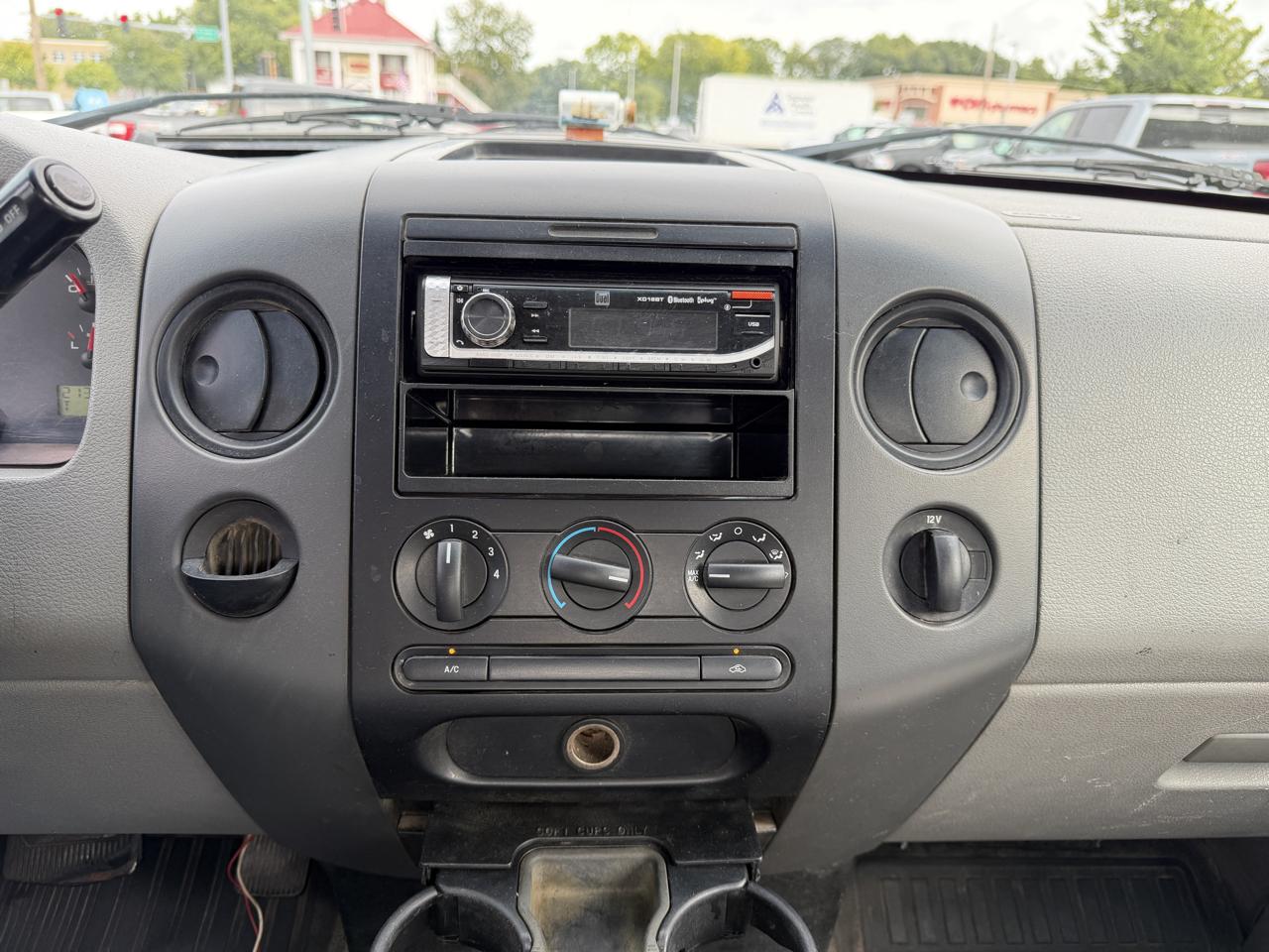 Ford F-150 2WD Reg Cab 126" XL 2006