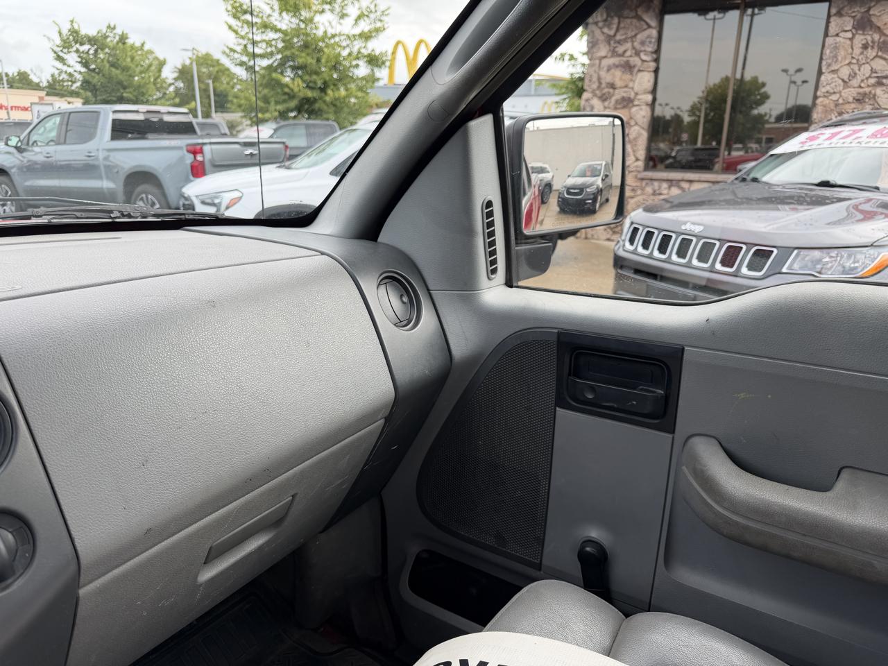 Ford F-150 2WD Reg Cab 126" XL 2006