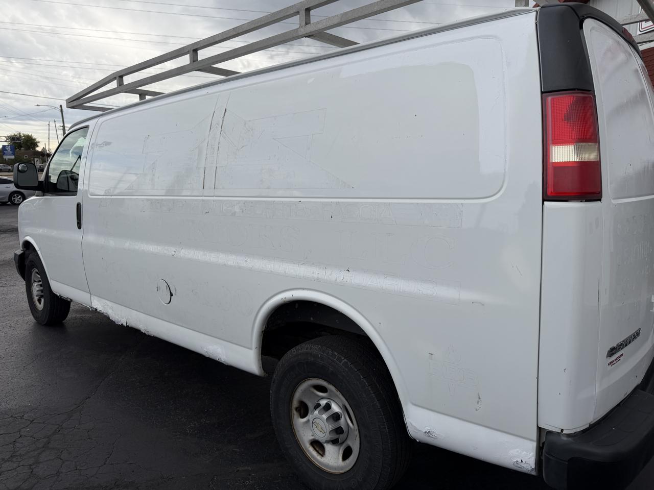 Chevrolet Express Cargo Van RWD 3500 155" 2007