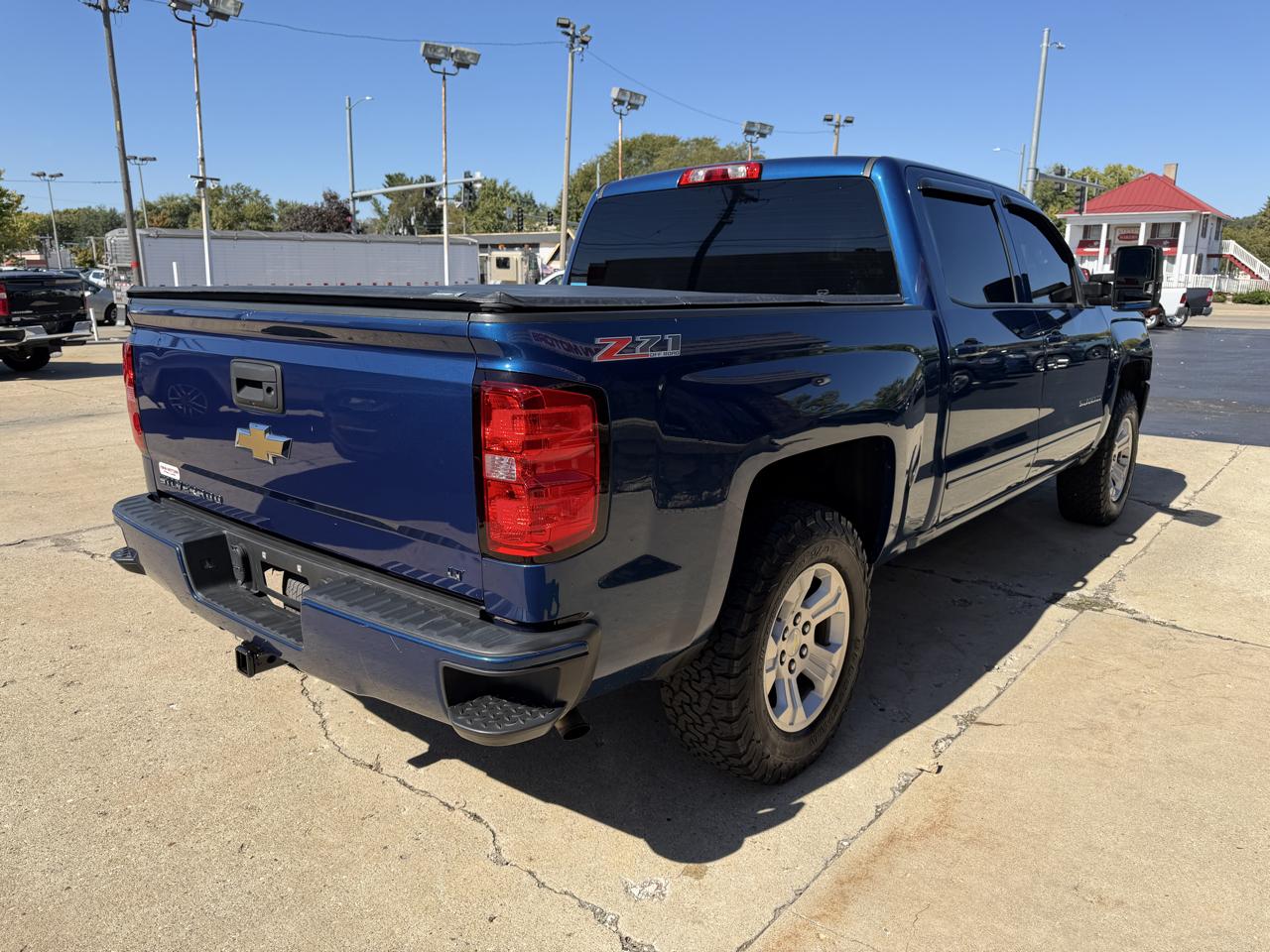 Chevrolet Silverado 1500 4WD Crew Cab 143.5" LT w/2LT 2016