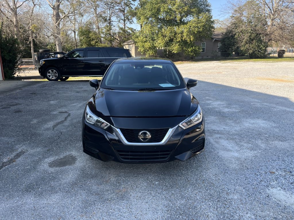 Nissan Versa  2021