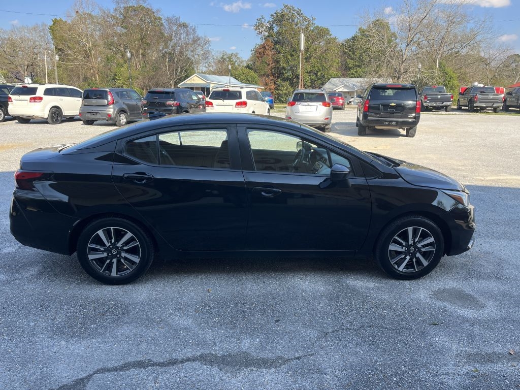 Nissan Versa  2021