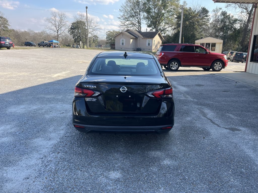 Nissan Versa  2021