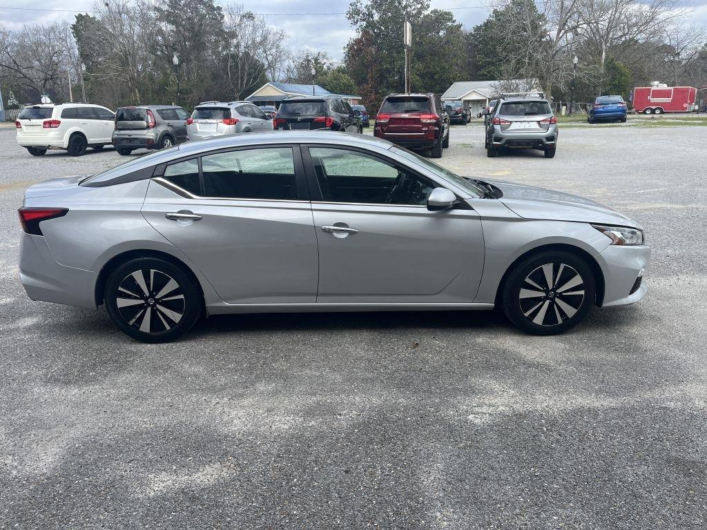 Nissan Altima  2021