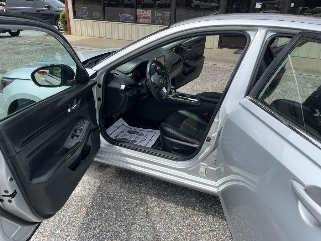 Nissan Altima  2021