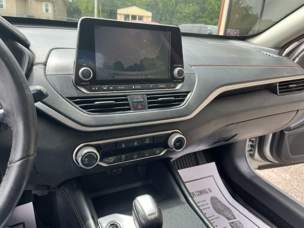 Nissan Altima  2021