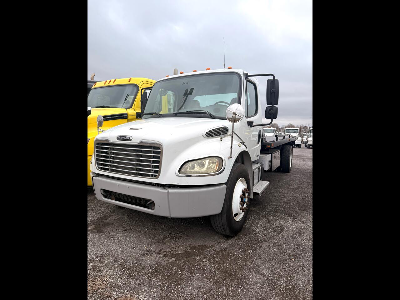 Freightliner M2  2011