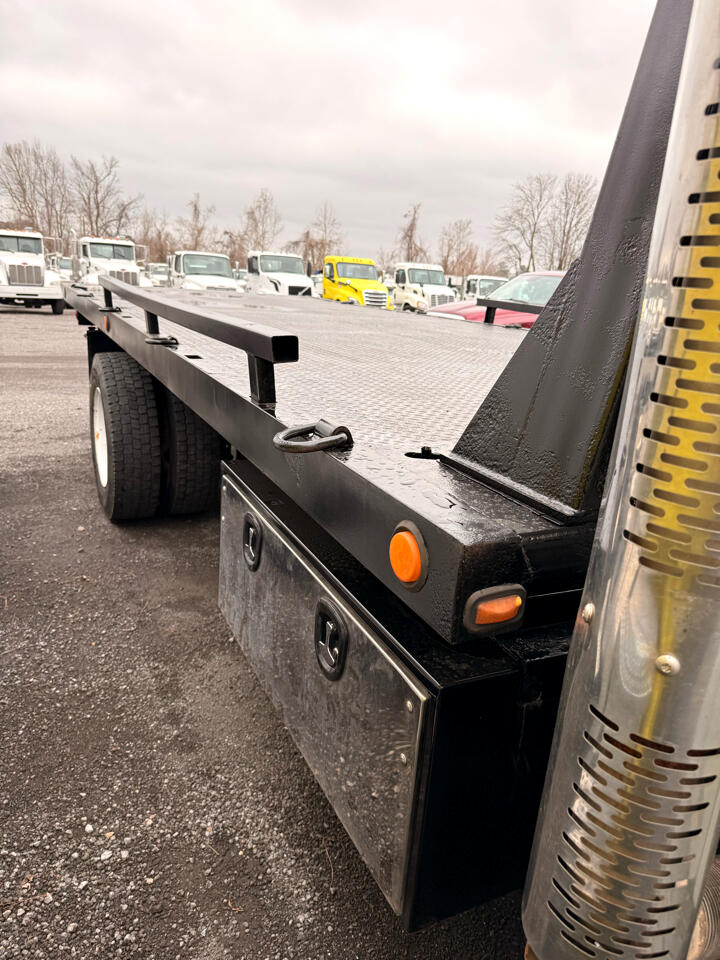 Freightliner M2  2011