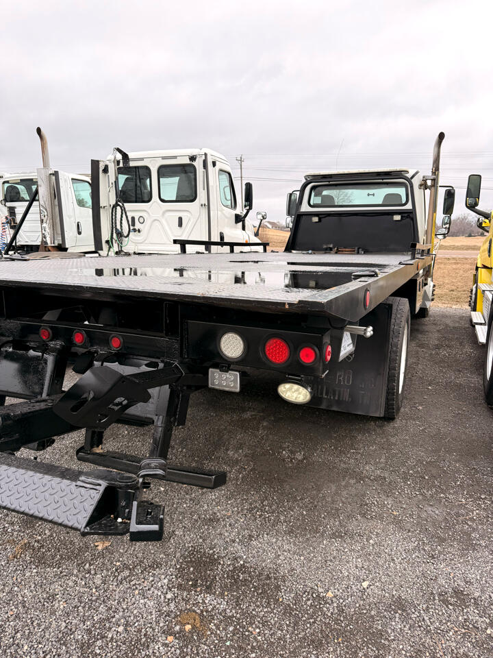 Freightliner M2  2011