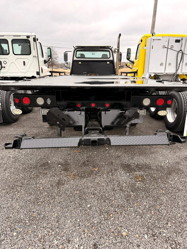 Freightliner M2  2011