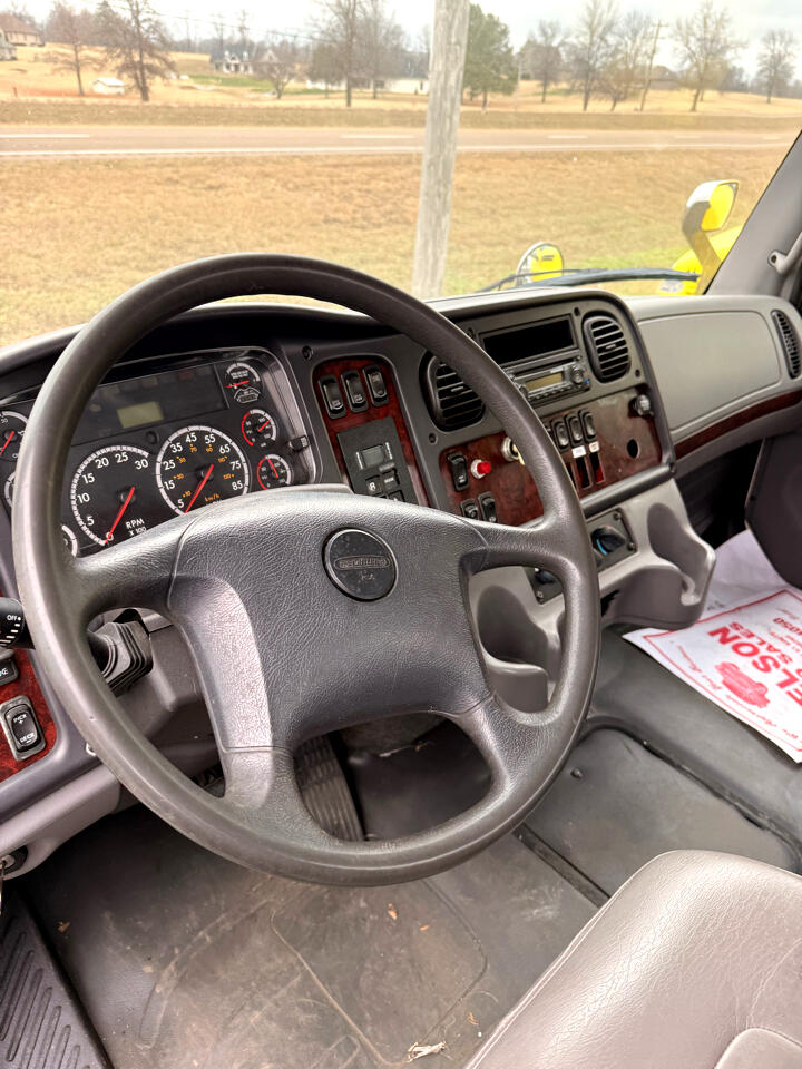 Freightliner M2  2011