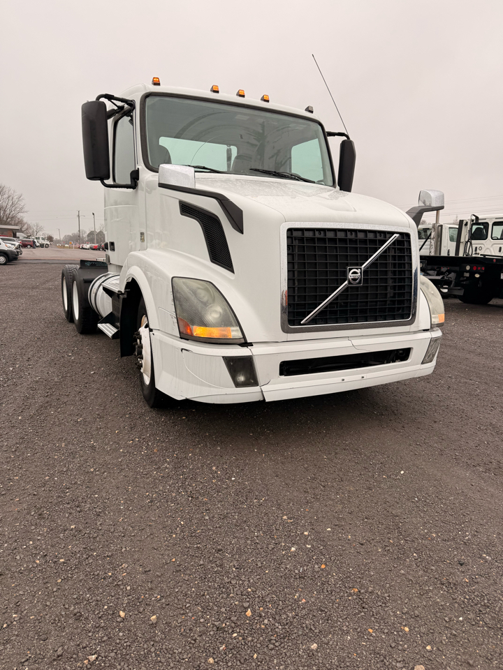 Volvo VNL  2817