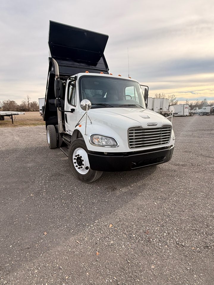 Freightliner M2  2011