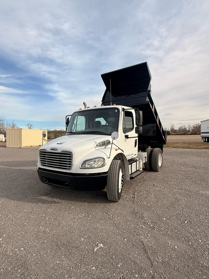 Freightliner M2  2011