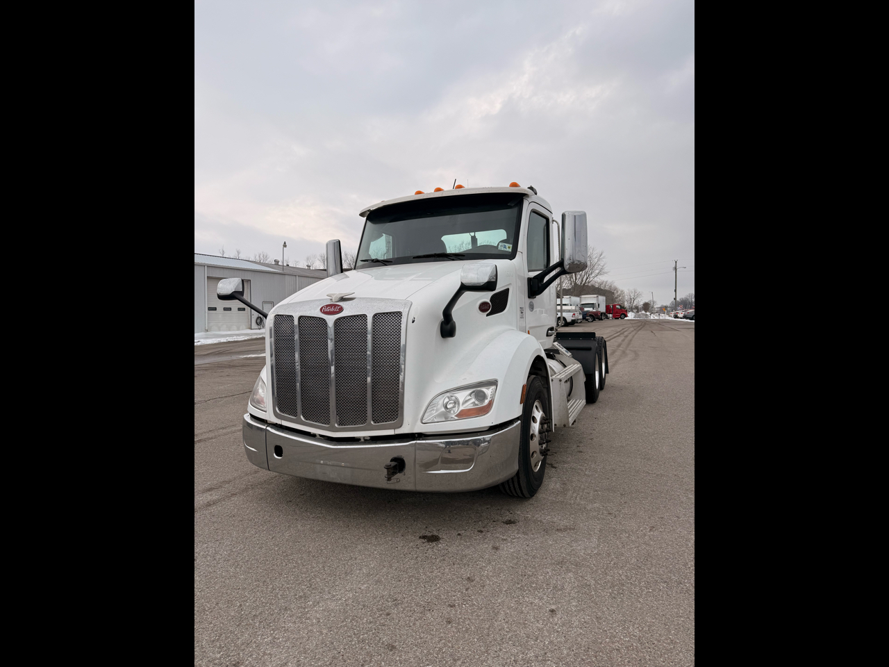 2016 Peterbilt 587 