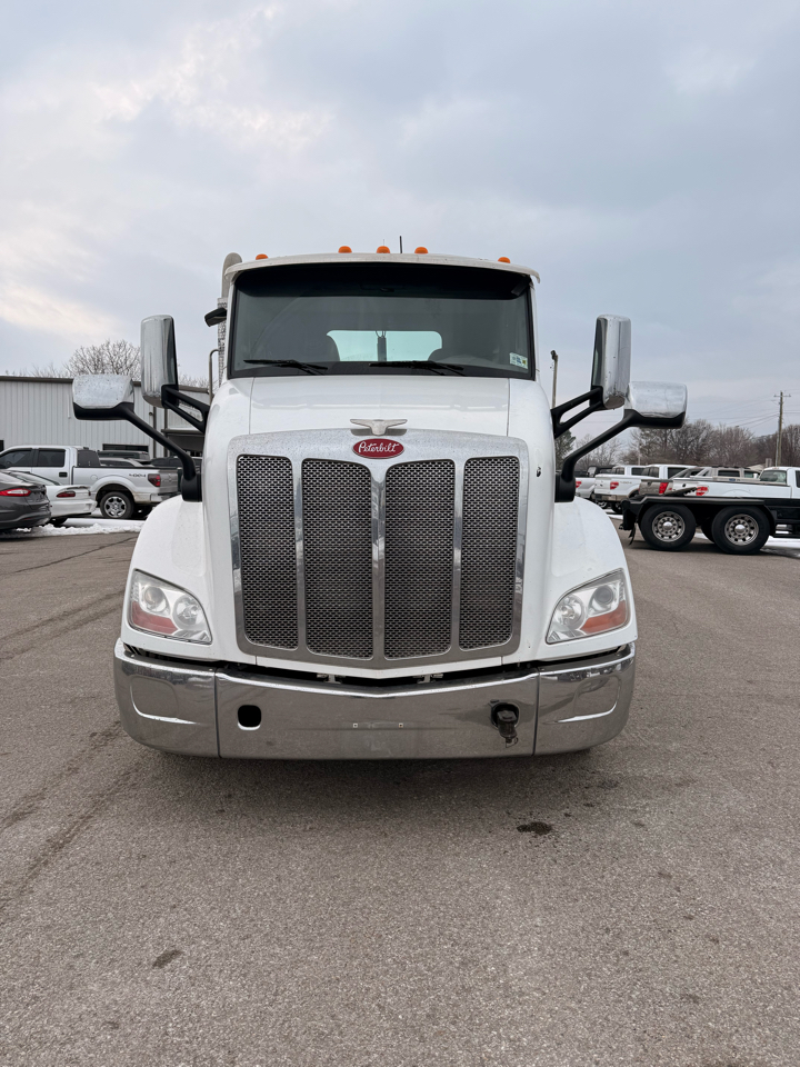 Peterbilt 587  2016