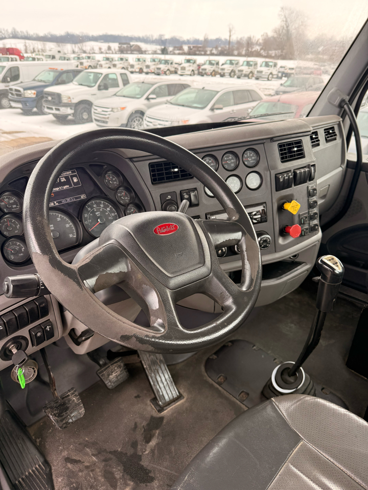 Peterbilt 587  2016