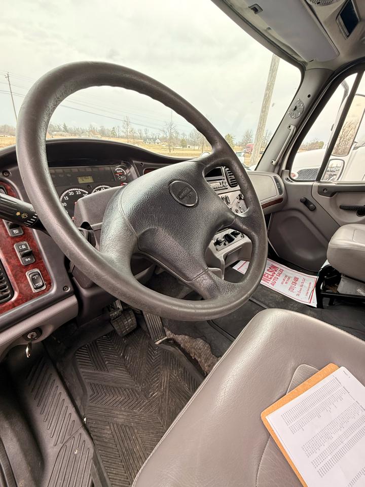 Freightliner M2  2012