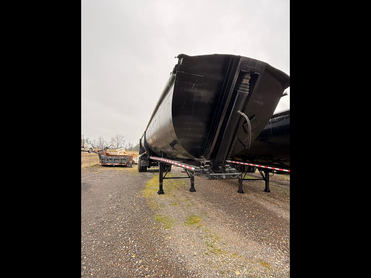 Mac Trailer Unknown  2006