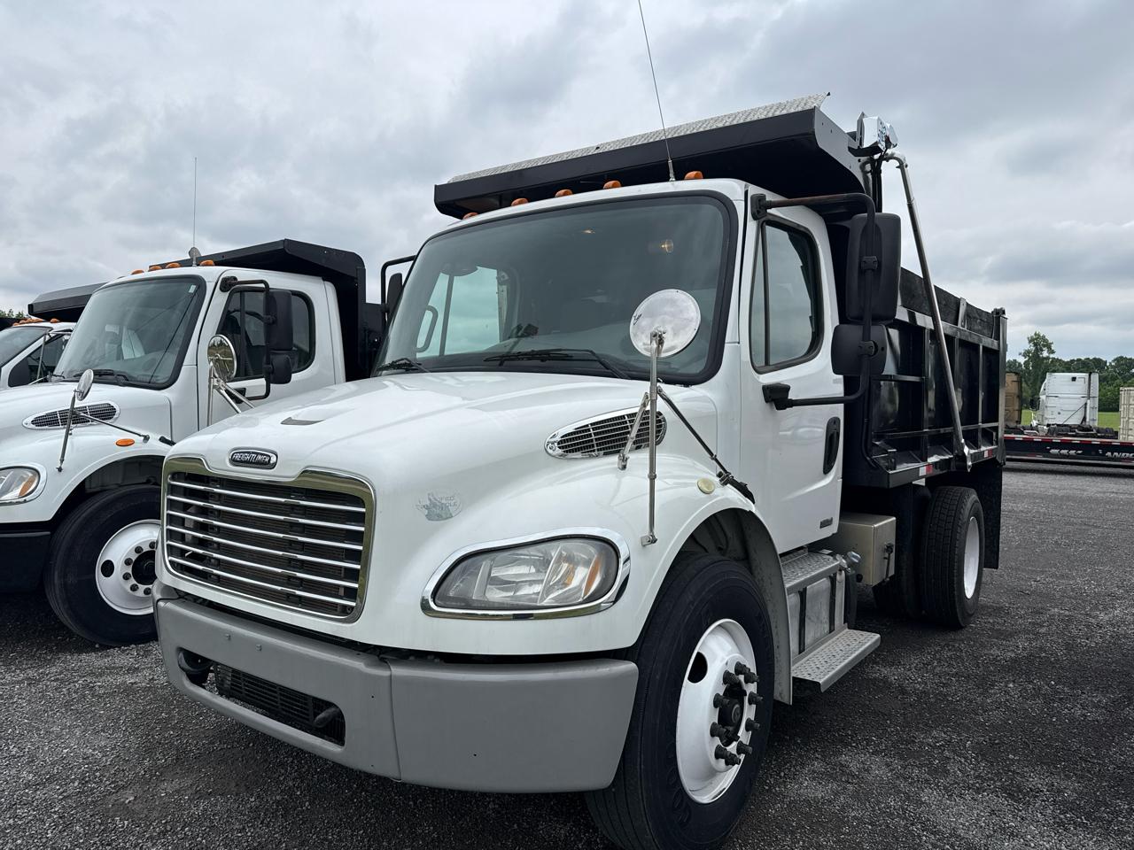 Freightliner M2  2011