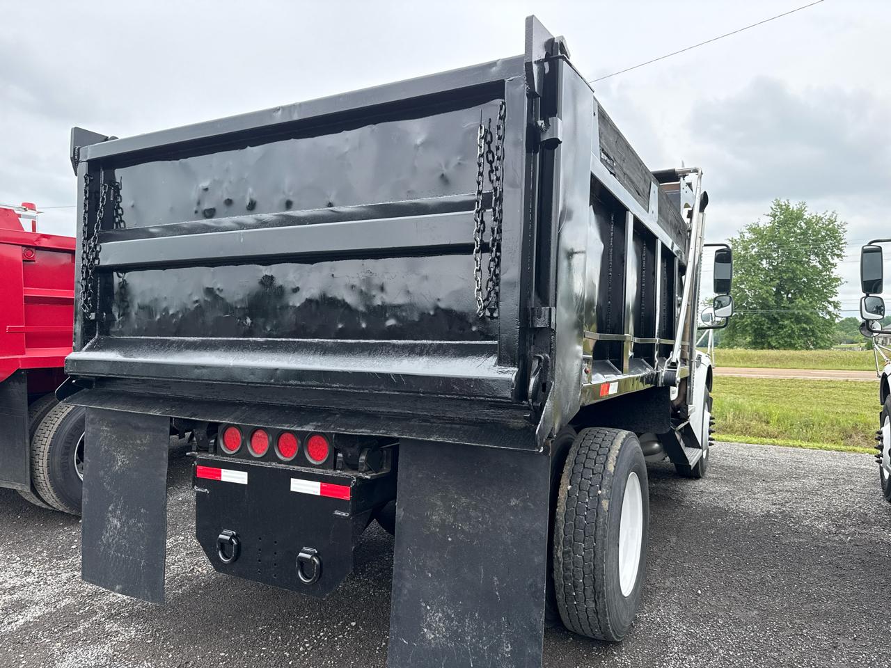 Freightliner M2  2011