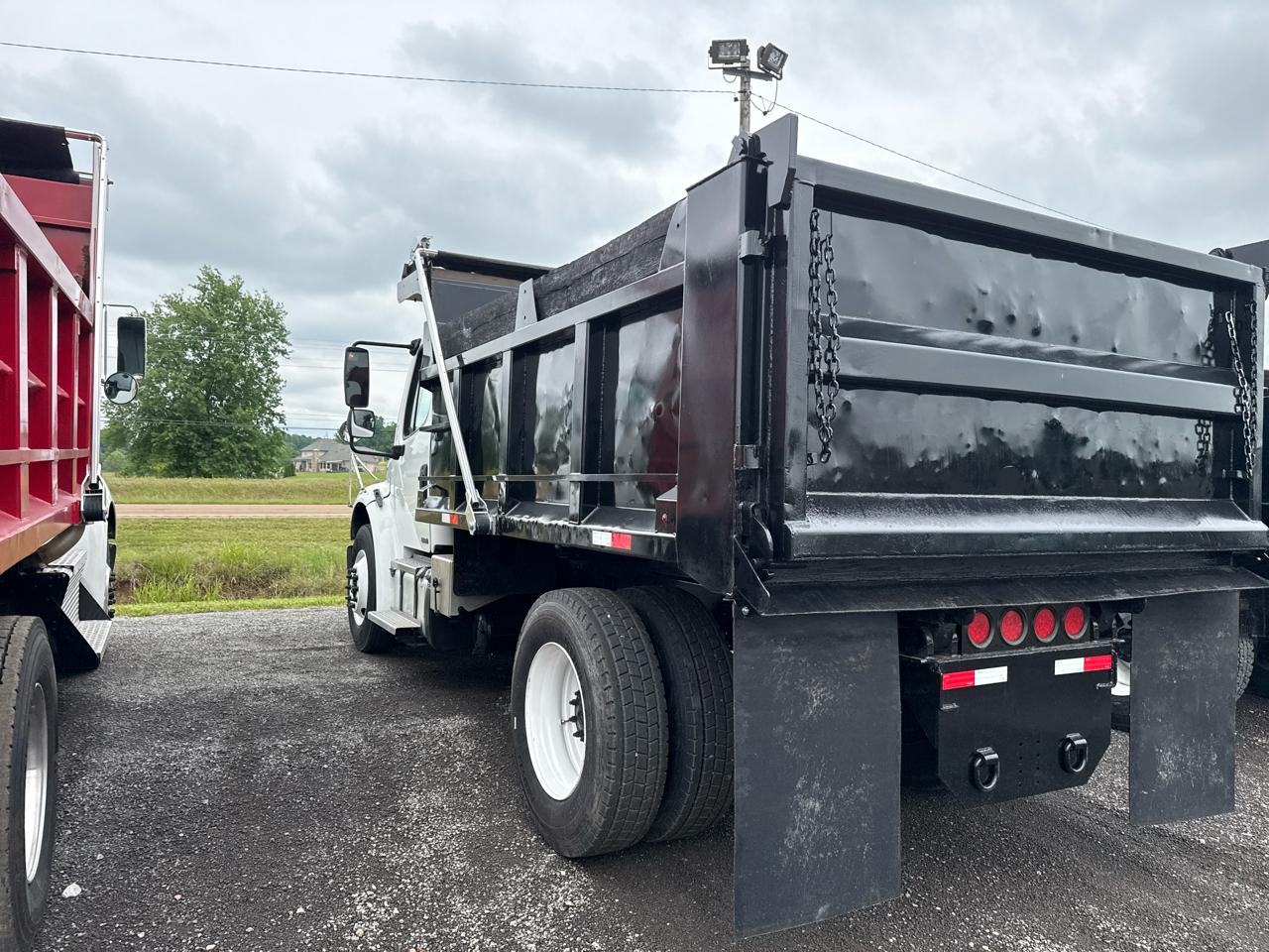 Freightliner M2  2011
