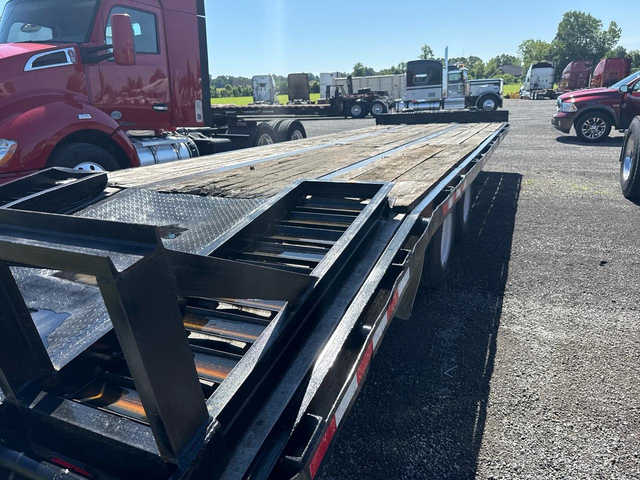 Econoline 20-Ton Heavy Duty Dual-Tandem Dovetail *Air Brakes* DP2025DA  2013