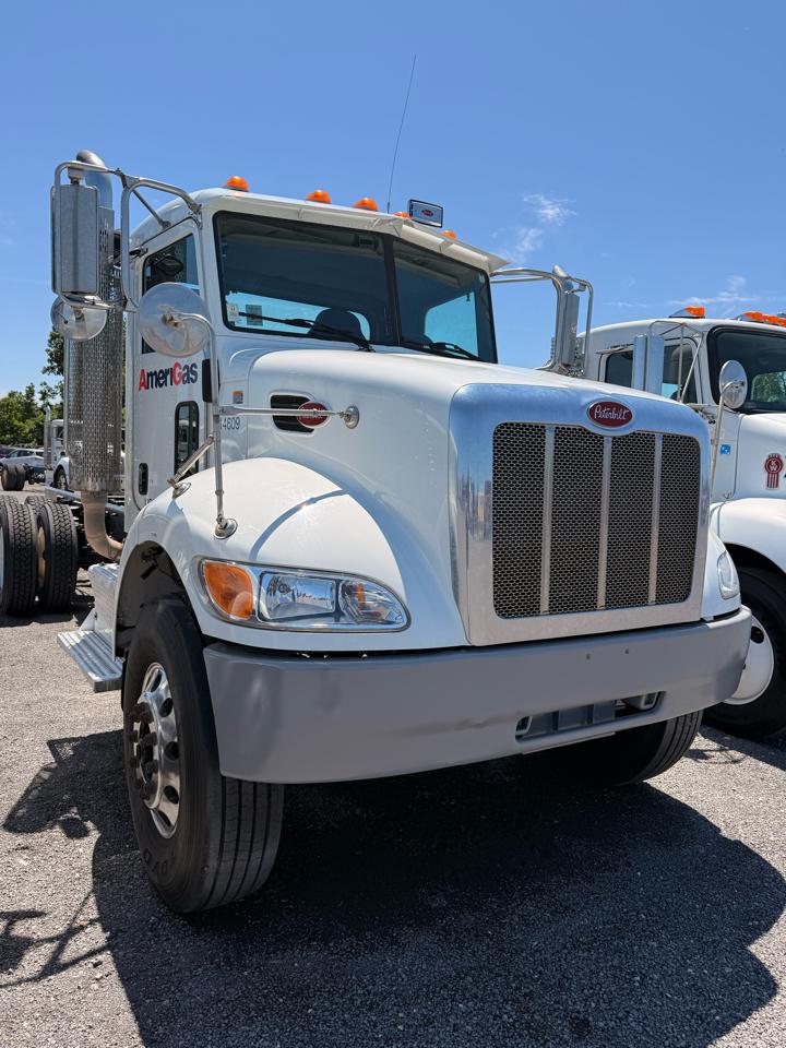 Peterbilt 348  2014