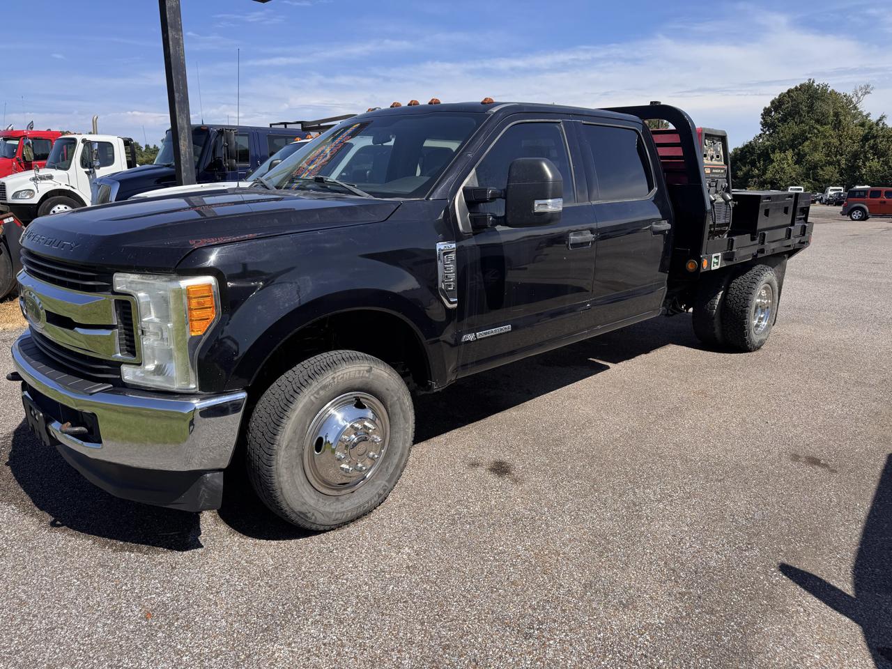 2017 Ford Super Duty F-350 DRW Lariat 4WD Crew Cab 179" WB 60" CA